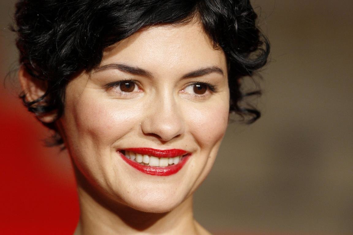 Download hd 1152x768 Audrey Tautou desktop background ID:340676 for free