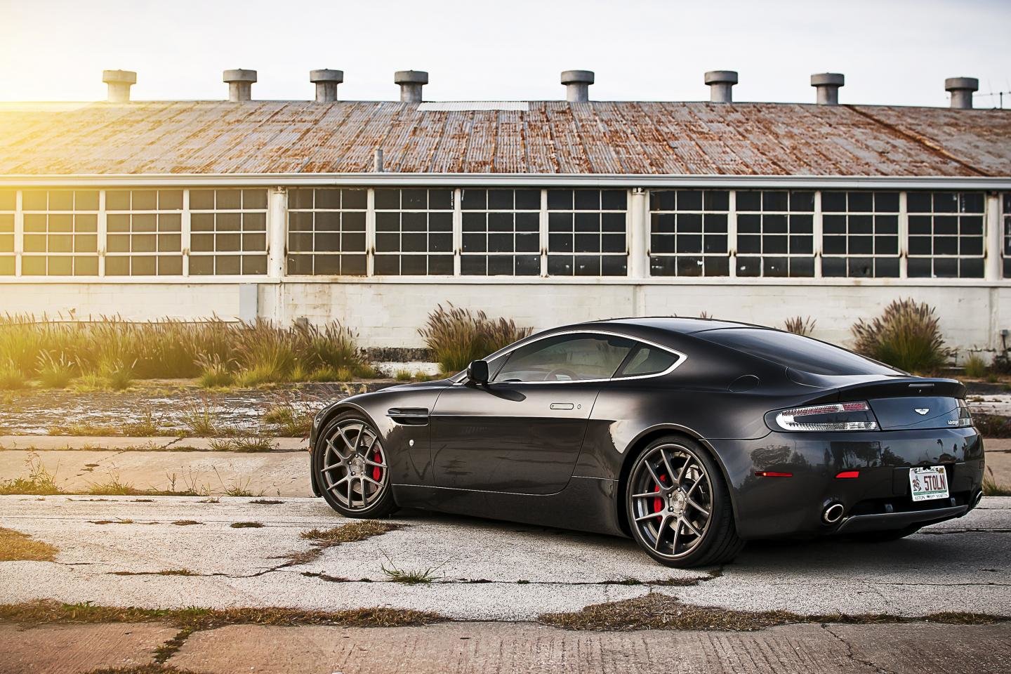 Awesome Aston Martin V8 Vantage free background ID:326373 for hd 1440x960 PC