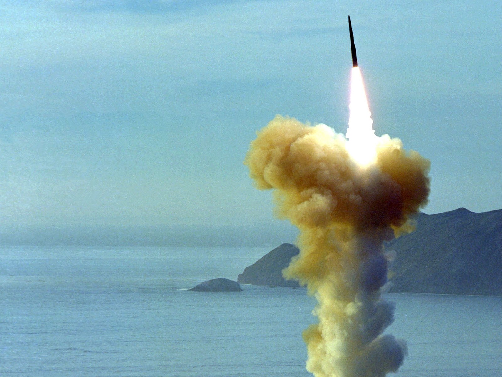 Awesome Missile free wallpaper ID:20521 for hd 1600x1200 desktop