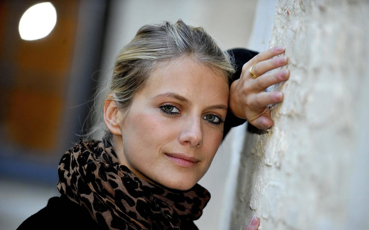Awesome Melanie Laurent free background ID:72679 for hd 1280x800 PC