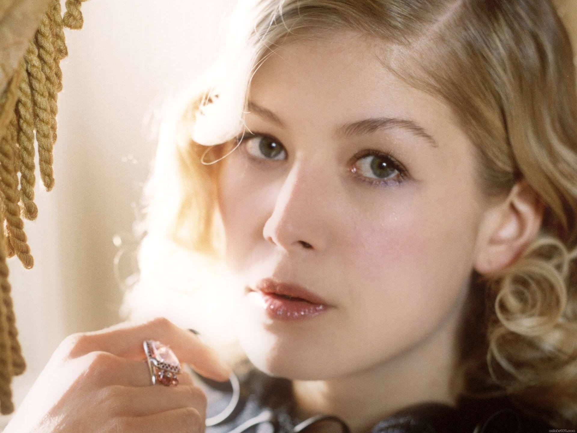 Best Rosamund Pike background ID:378954 for High Resolution hd 1920x1440 PC