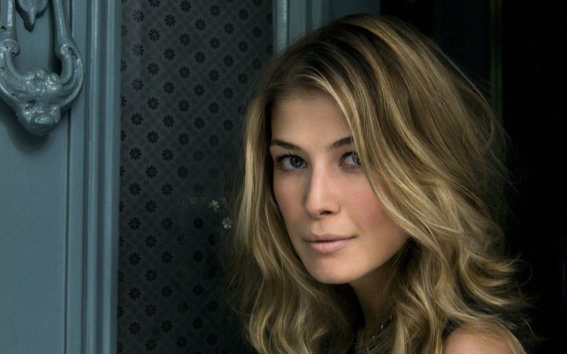 Download hd 1920x1200 Rosamund Pike computer background ID:378955 for free