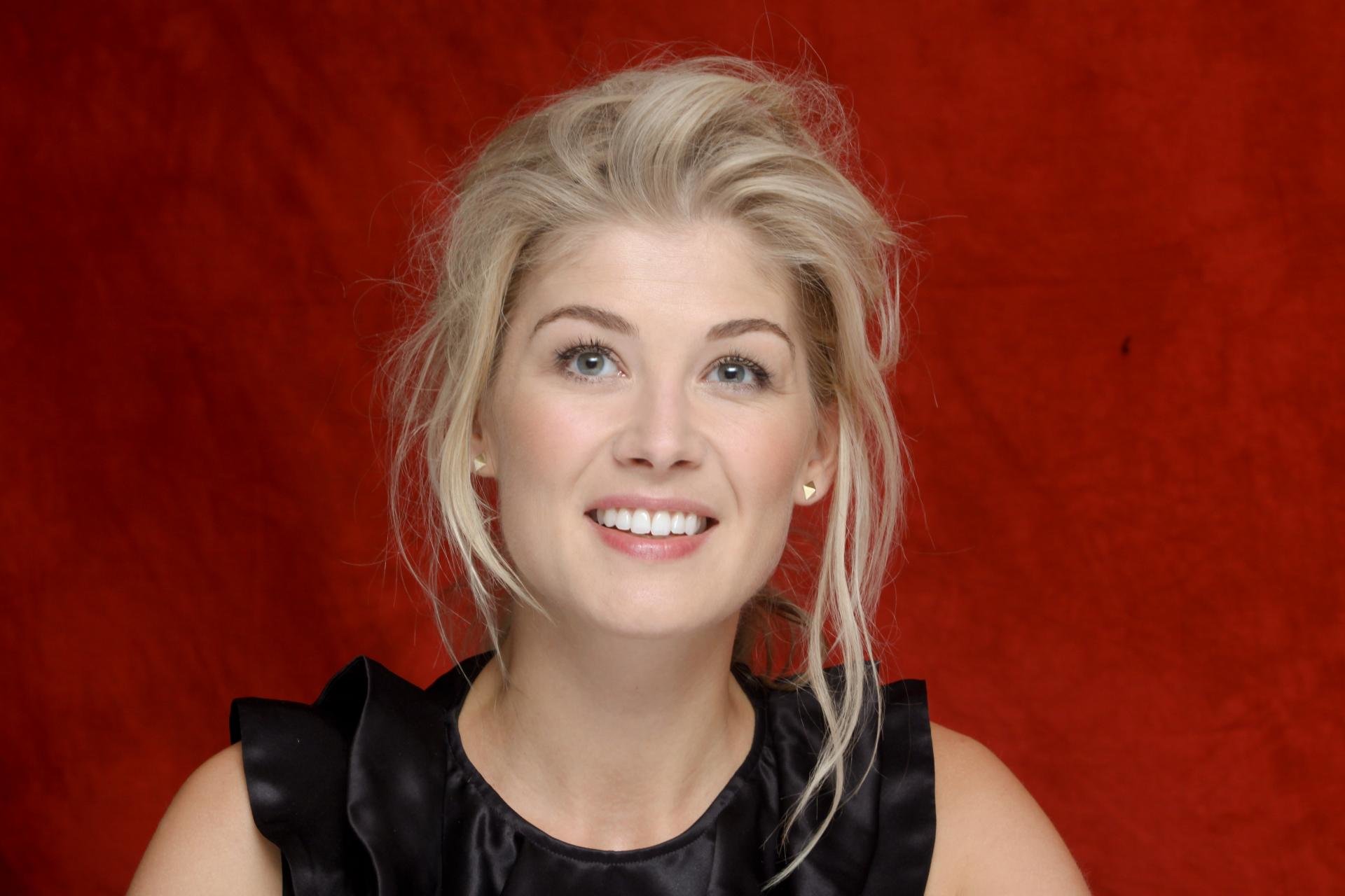 Free download Rosamund Pike wallpaper ID:378959 hd 1920x1280 for computer