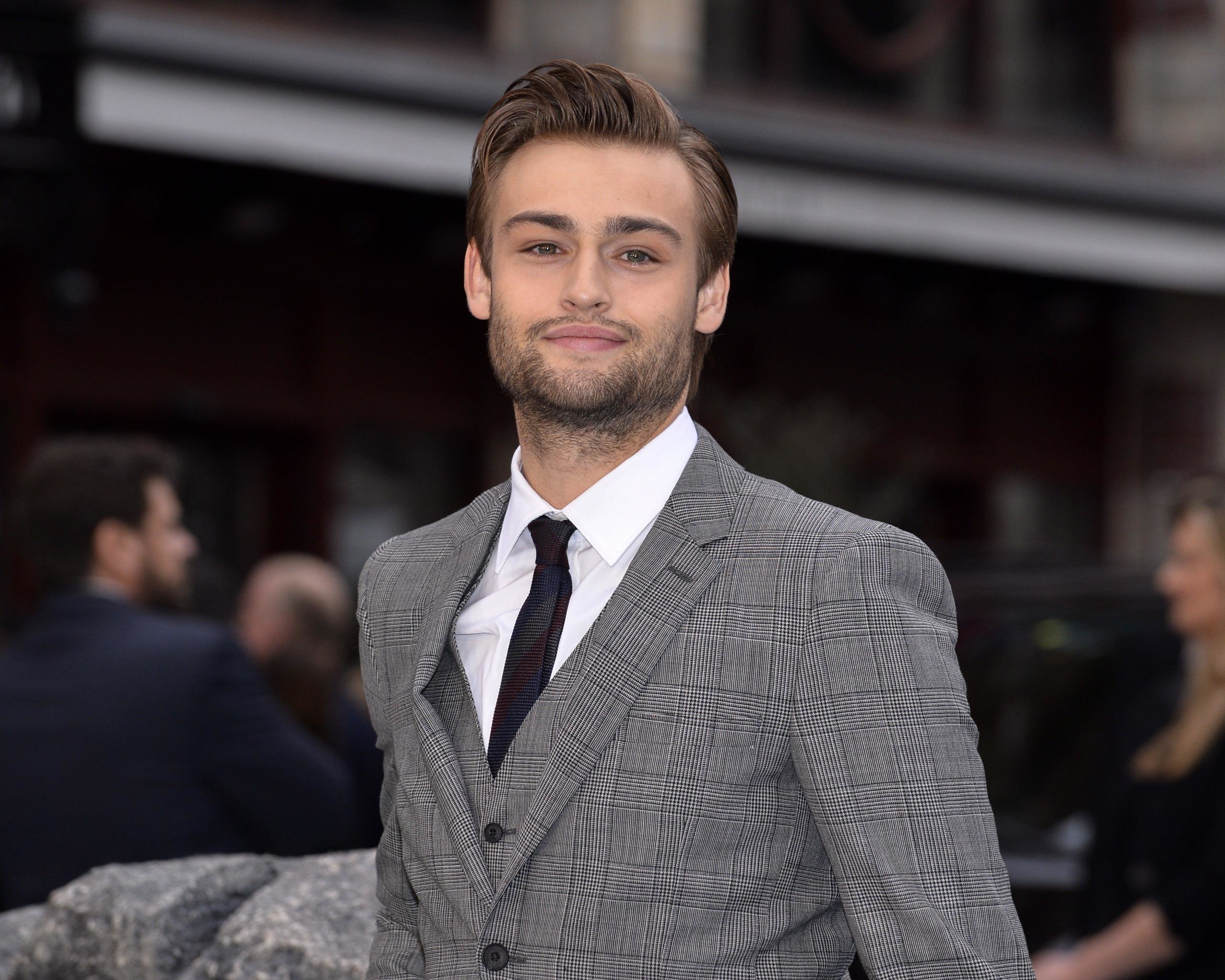 Awesome Douglas Booth free wallpaper ID:144816 for hd 2560x2048 desktop