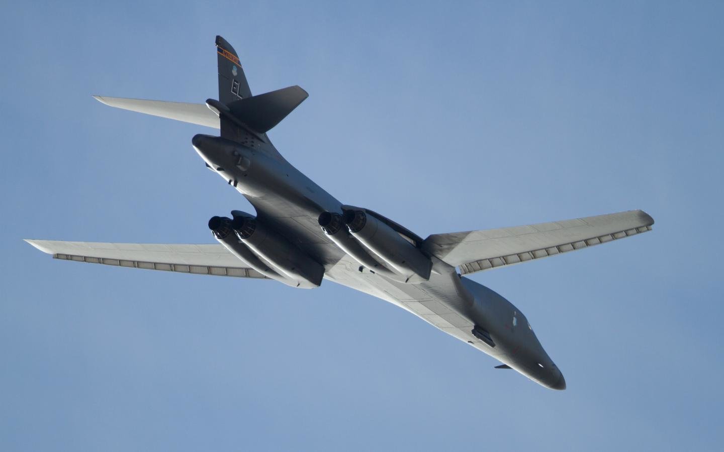 Awesome Rockwell B-1 Lancer free wallpaper ID:496601 for hd 1440x900 computer