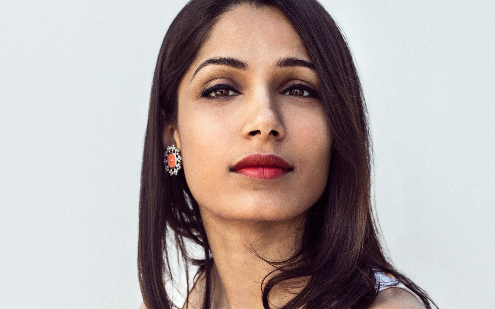 Download hd 1680x1050 Freida Pinto computer background ID:19826 for free