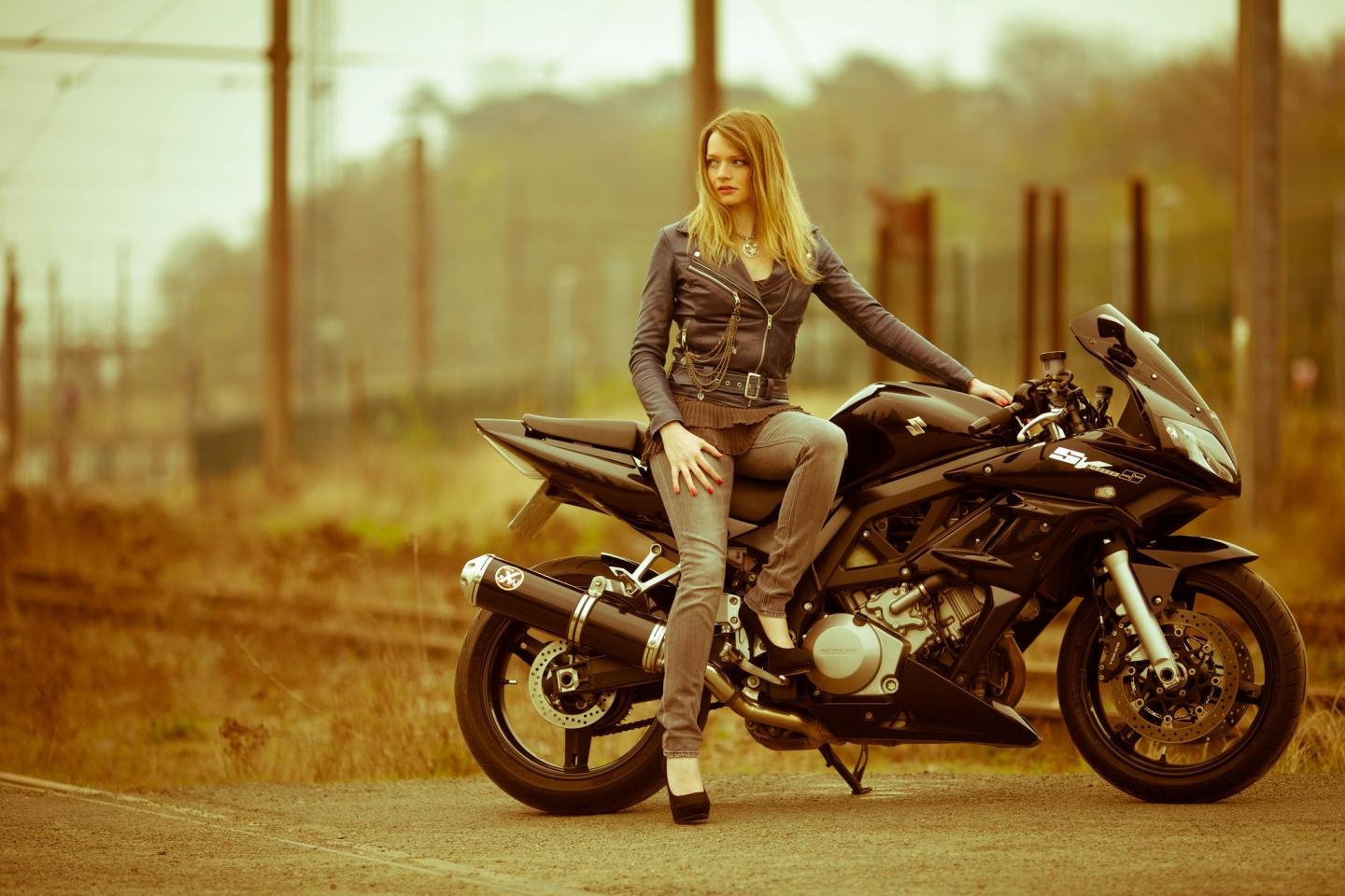 Awesome Girls and Bike (Motorcycles) free wallpaper ID:67100 for hd 1440x960 desktop