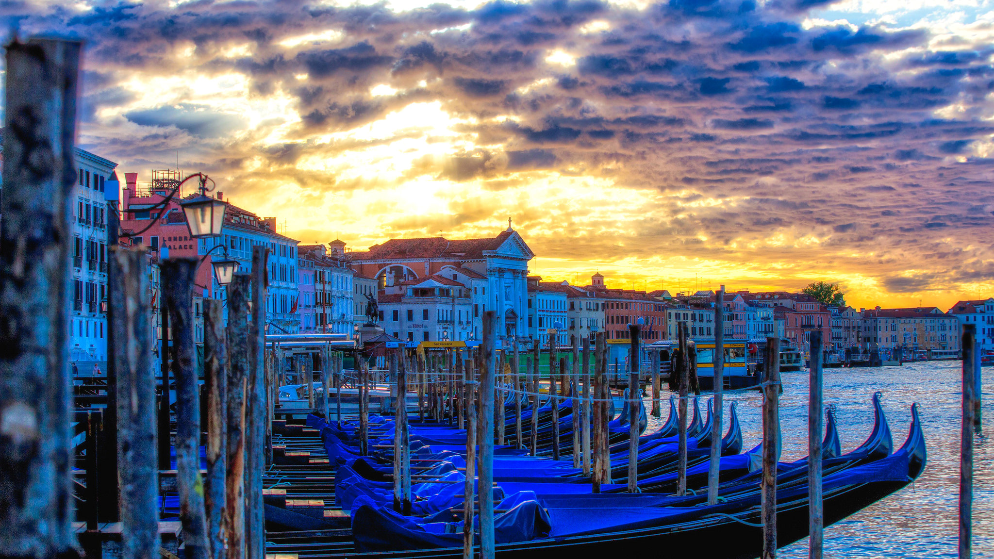 Free download Venice background ID:492962 hd 2048x1152 for PC