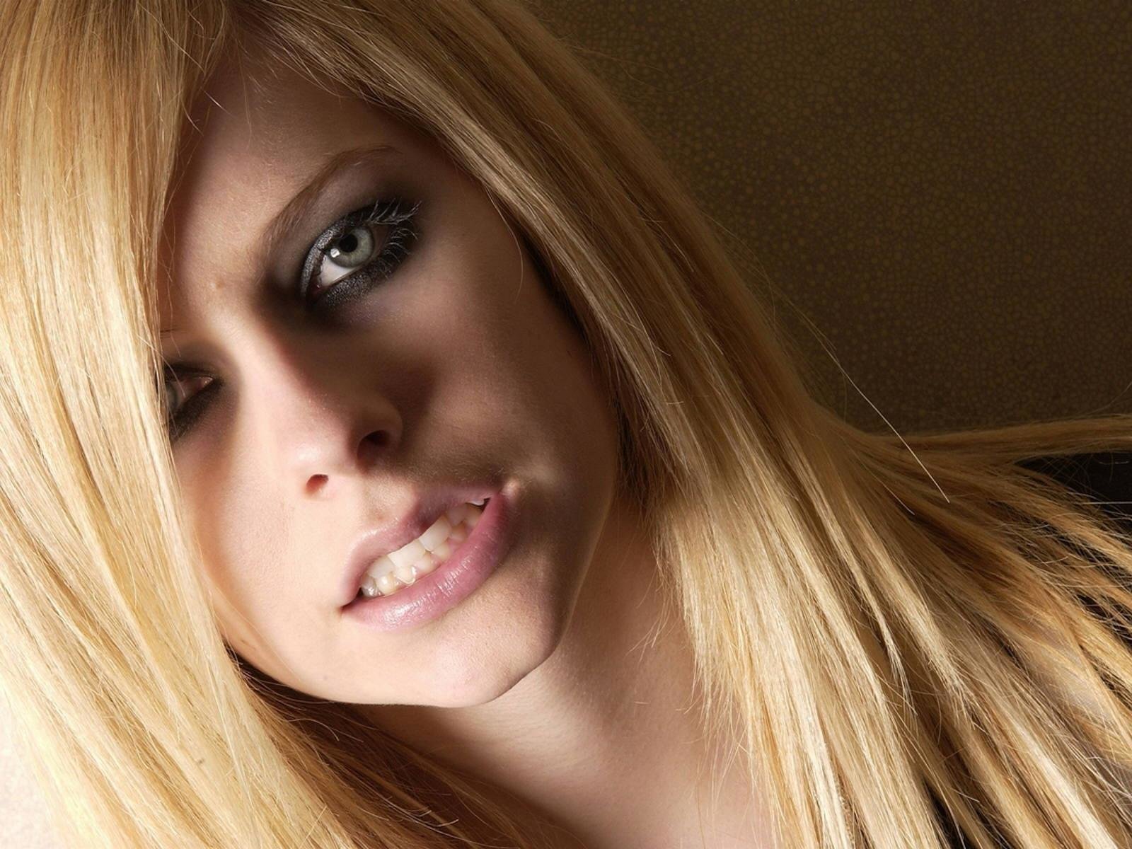 Awesome Avril Lavigne free background ID:71470 for hd 1600x1200 PC