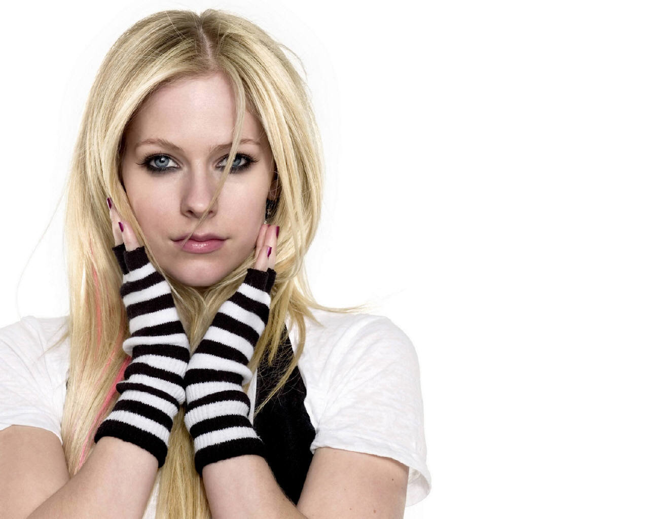 Awesome Avril Lavigne free wallpaper ID:71472 for hd 1280x1024 desktop