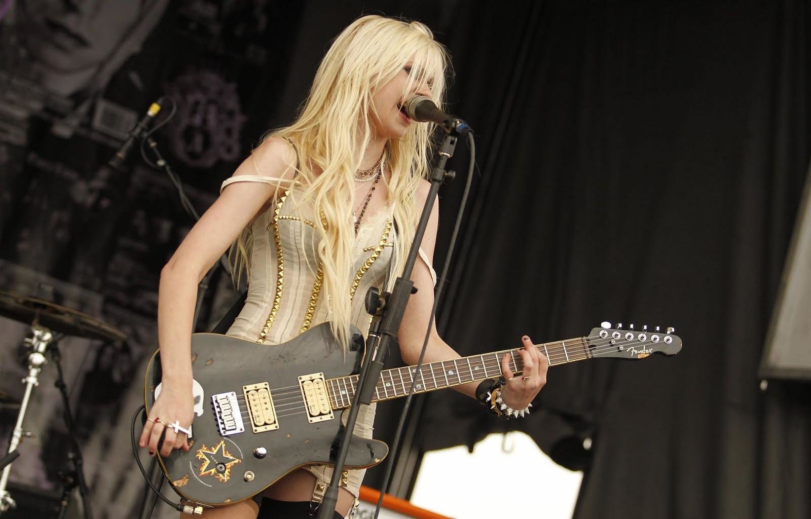 High resolution Taylor Momsen hd 1600x1024 wallpaper ID:244191 for computer