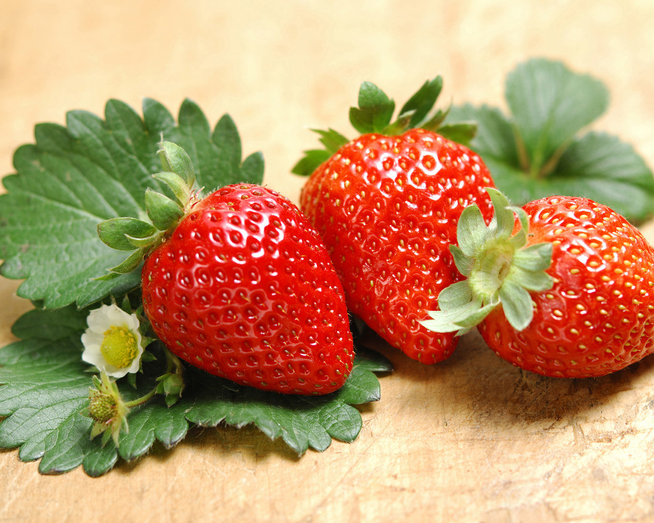 Download hd 1280x1024 Strawberry PC background ID:90928 for free