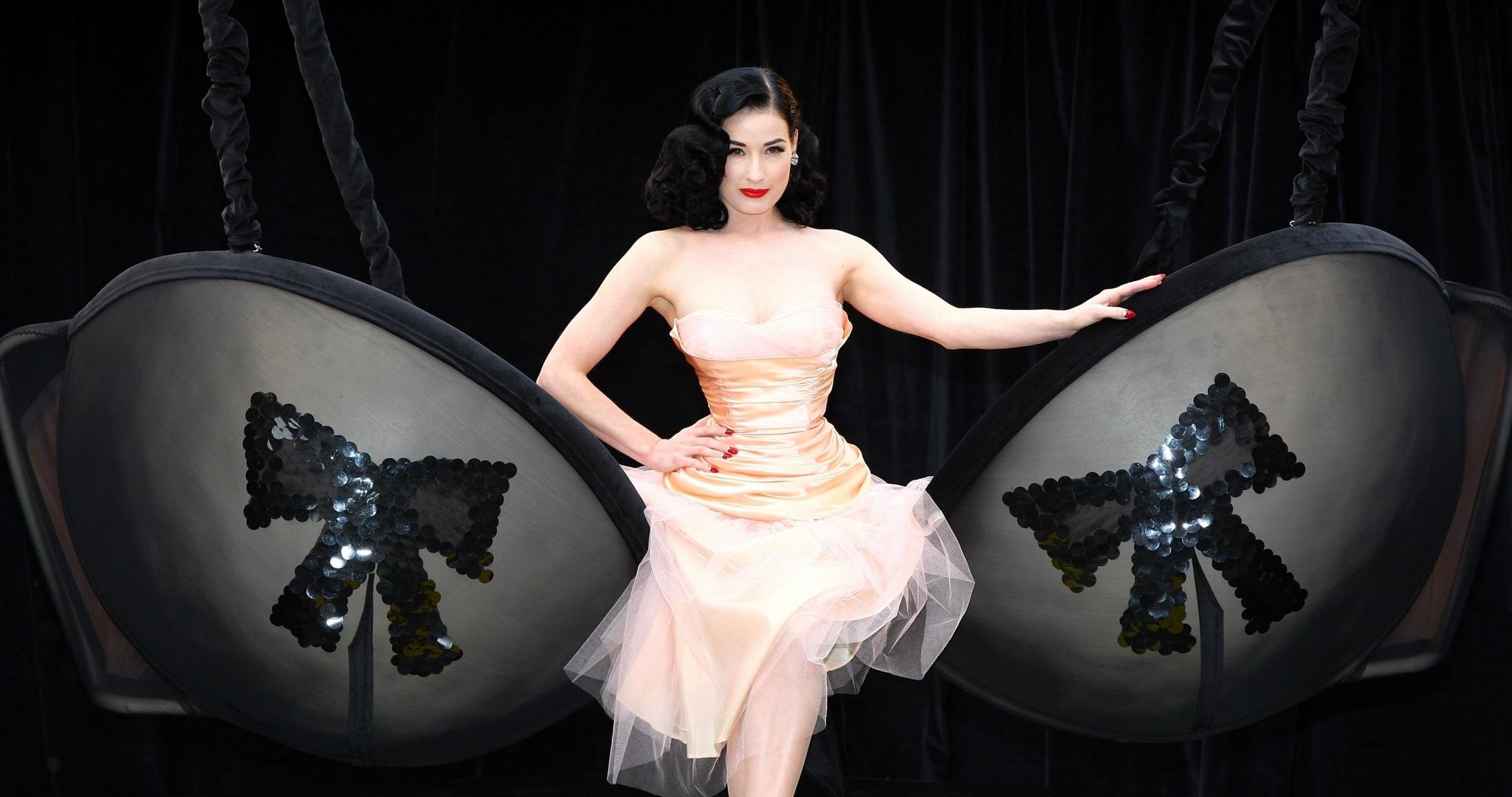 Awesome Dita Von Teese free wallpaper ID:10107 for hd 2048x1080 PC
