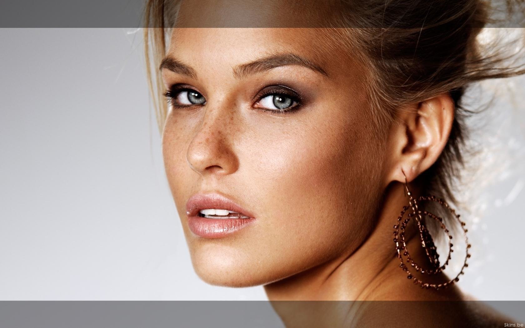 Awesome Bar Refaeli free background ID:127874 for hd 1680x1050 PC