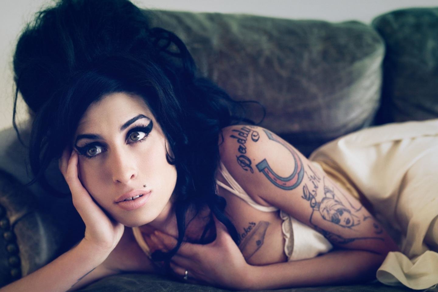 Download hd 1440x960 Amy Winehouse desktop wallpaper ID:62198 for free