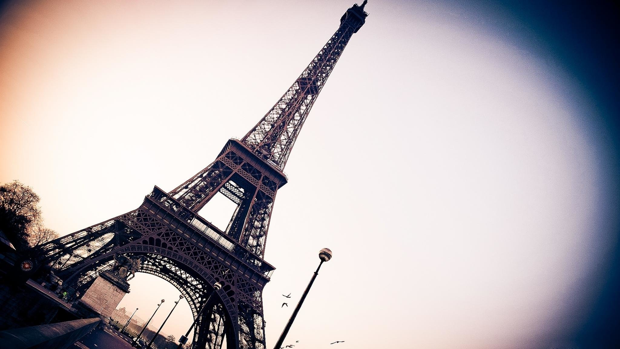 Free Eiffel Tower high quality background ID:476991 for hd 2048x1152 PC