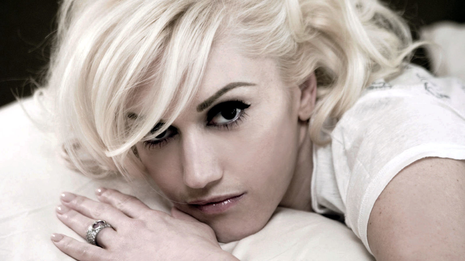Free download Gwen Stefani background ID:307790 hd 1600x900 for PC
