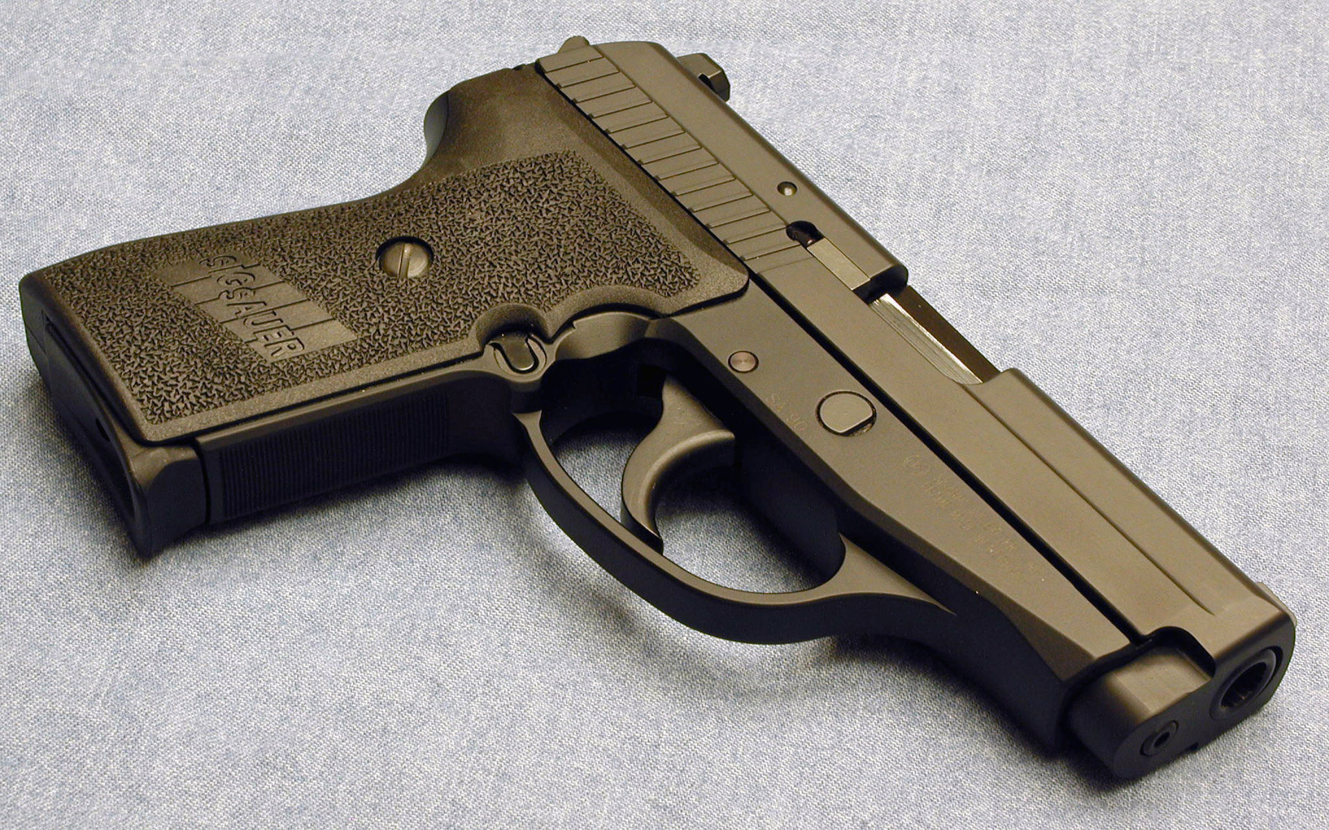 Free Sig Sauer Pistol high quality background ID:340208 for hd 1920x1200 desktop