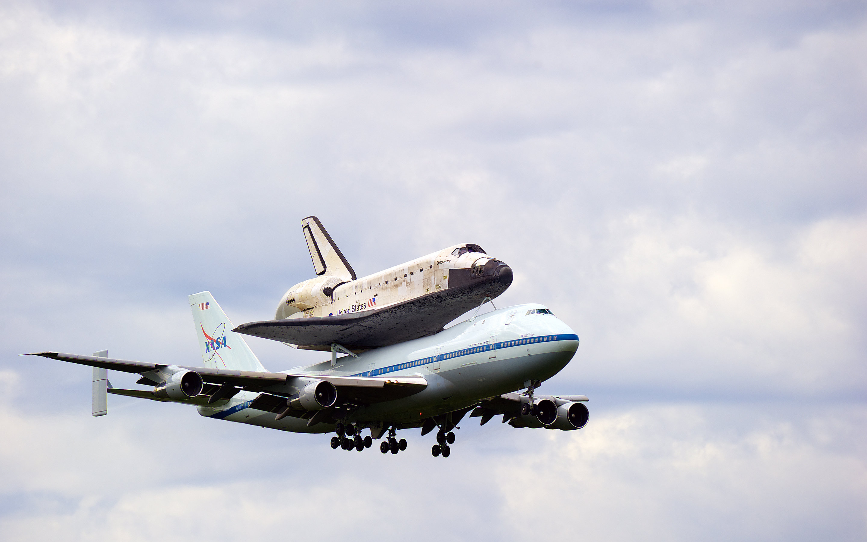 Free Space Shuttle Discovery high quality wallpaper ID:419716 for hd 2880x1800 desktop