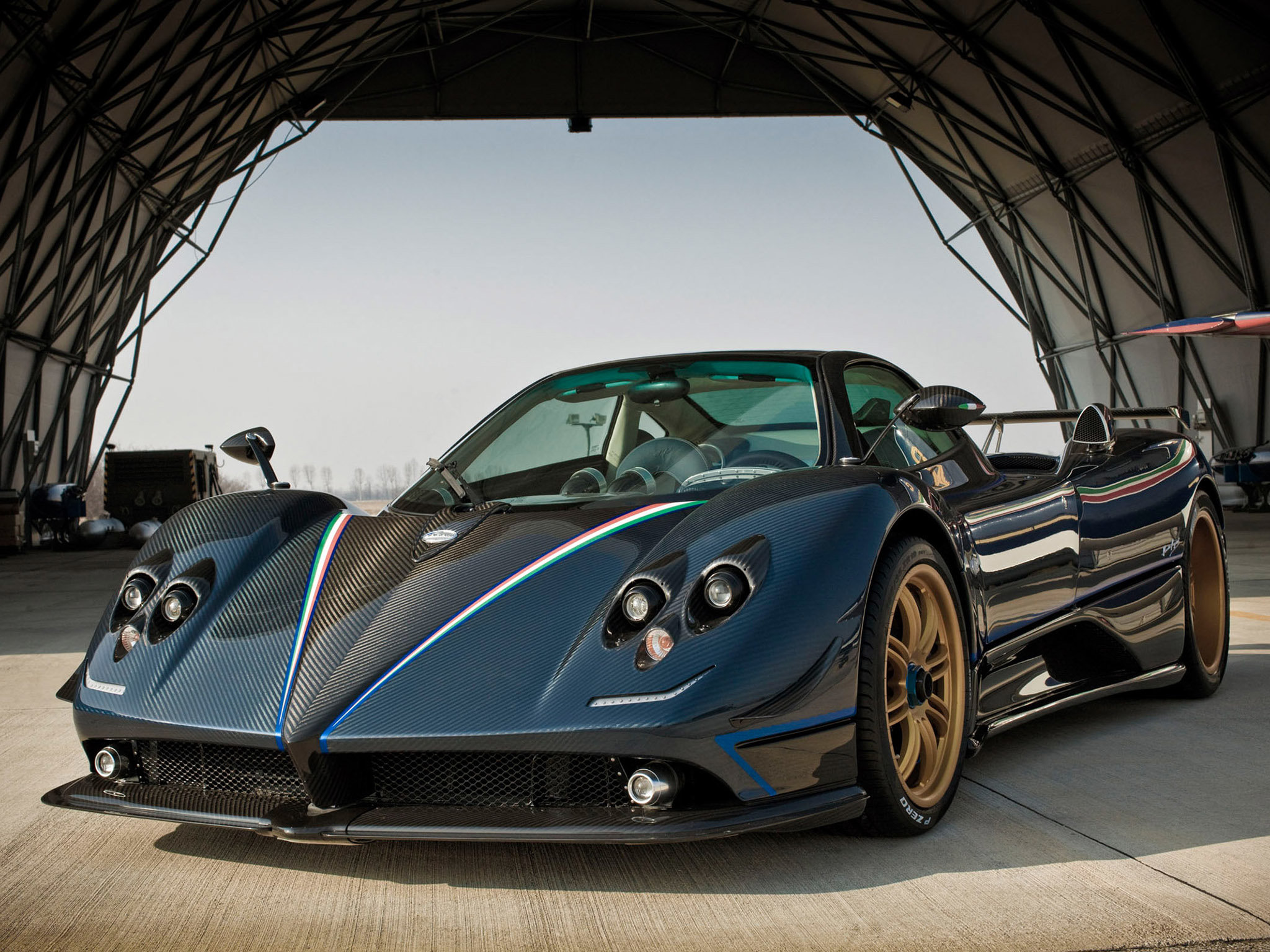 Download hd 2048x1536 Pagani desktop background ID:141971 for free