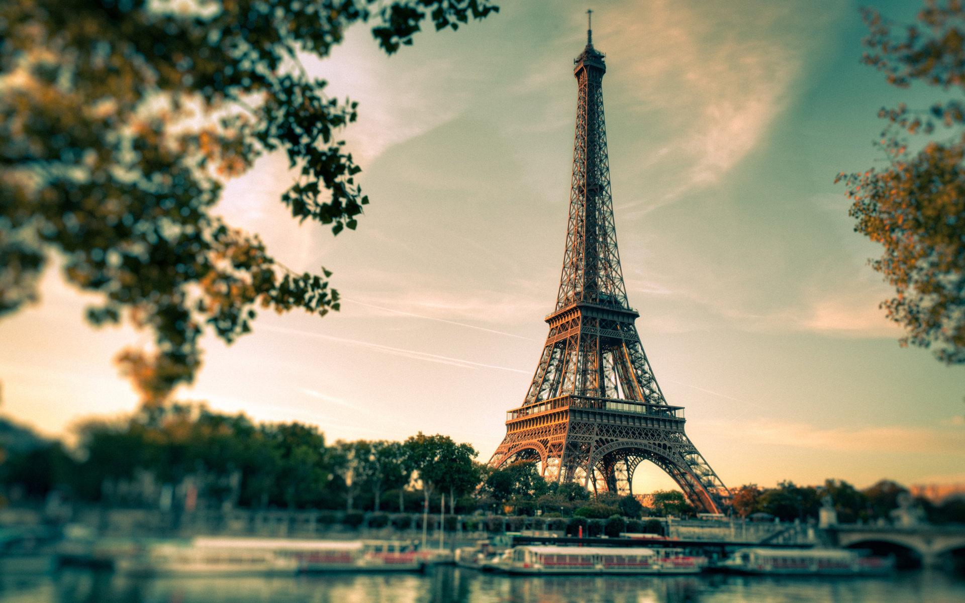 Free Eiffel Tower high quality background ID:476933 for hd 1920x1200 desktop