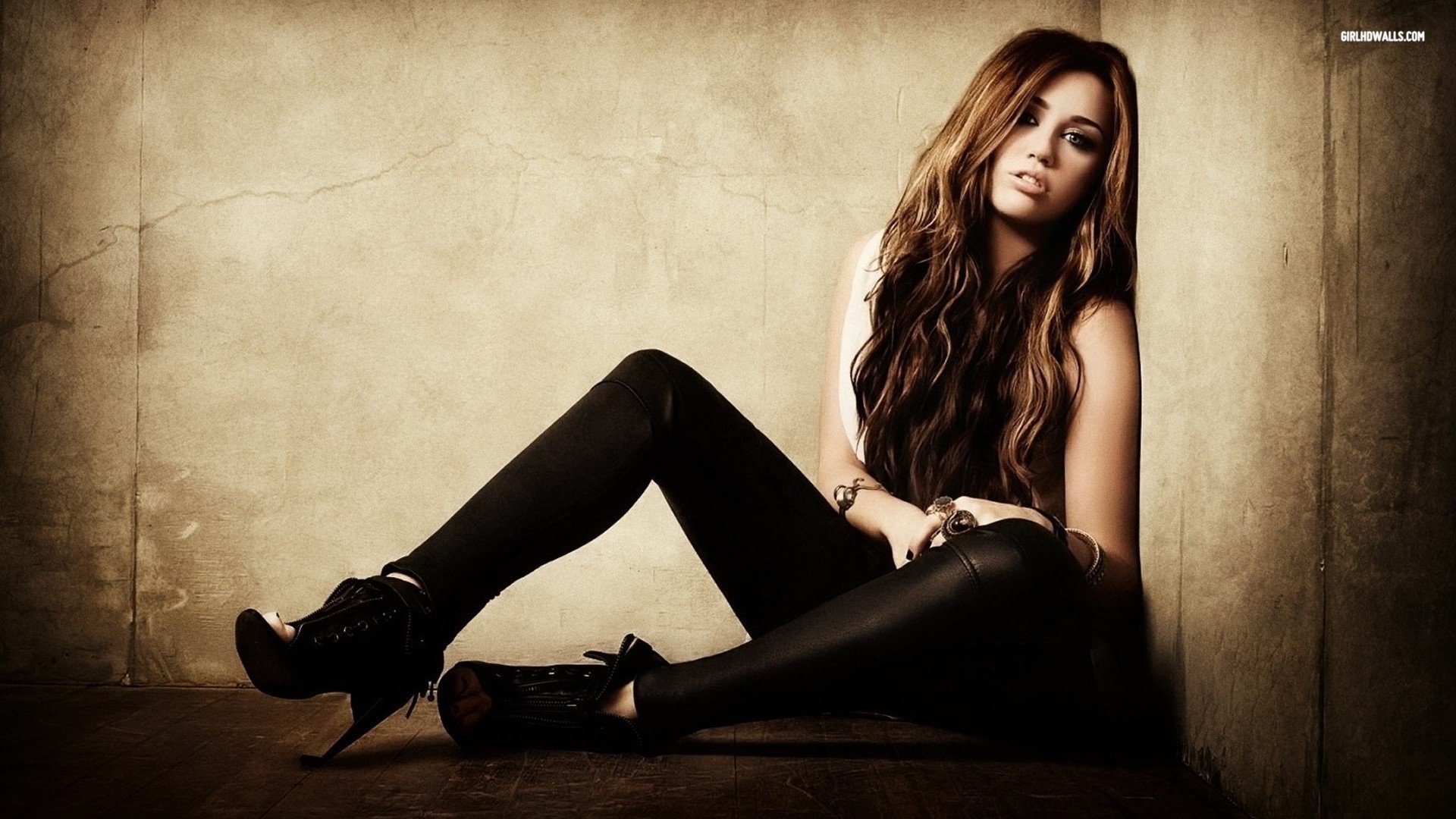 Awesome Miley Cyrus free wallpaper ID:80911 for hd 1920x1080 PC