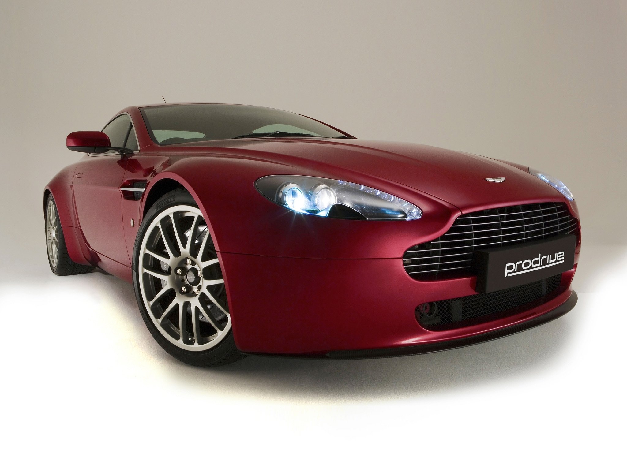 High resolution Aston Martin V8 Vantage hd 2048x1536 wallpaper ID:326477 for desktop