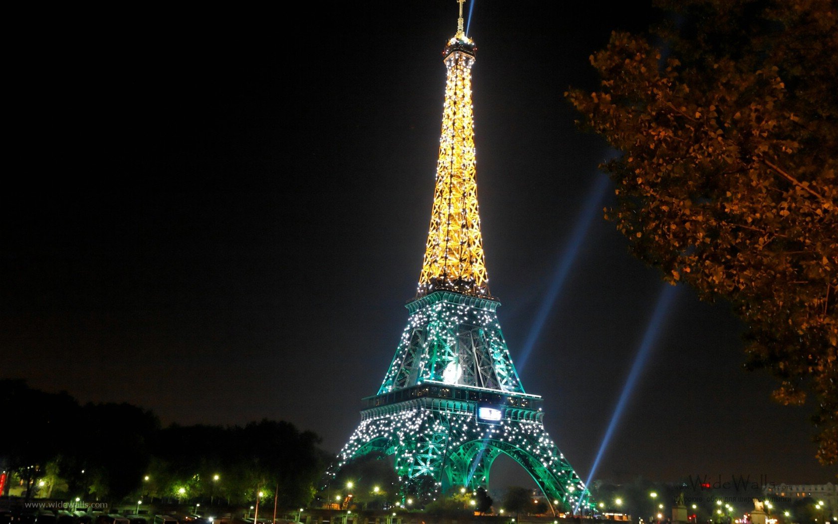 Free Eiffel Tower high quality background ID:476981 for hd 1680x1050 desktop