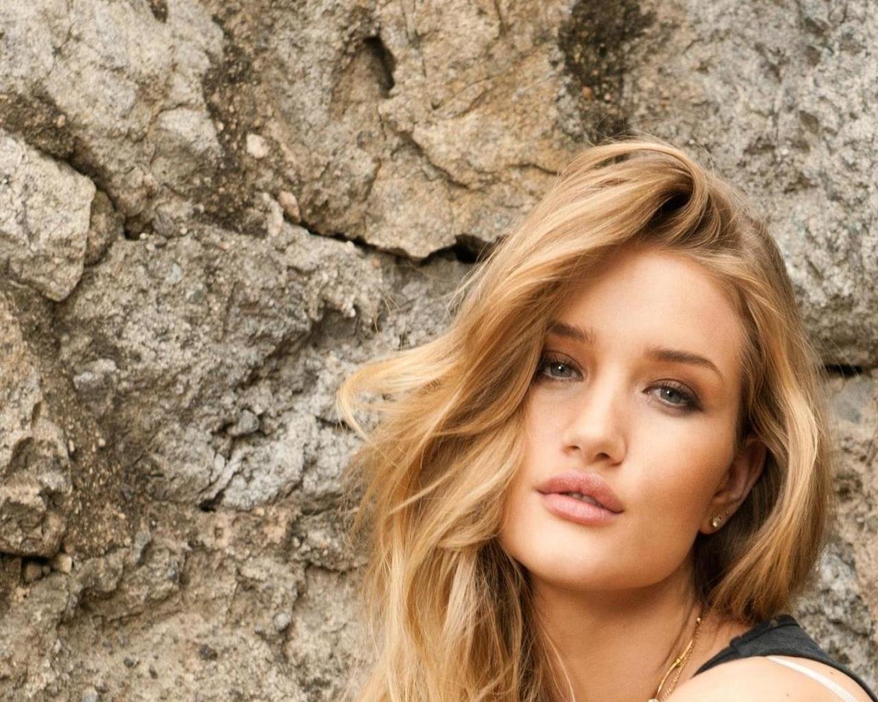 Download hd 1280x1024 Rosie Huntington-Whiteley PC background ID:445813 for free