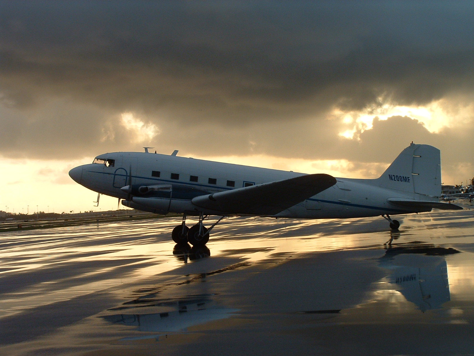 Download hd 1600x1200 Douglas DC-3 PC background ID:479710 for free