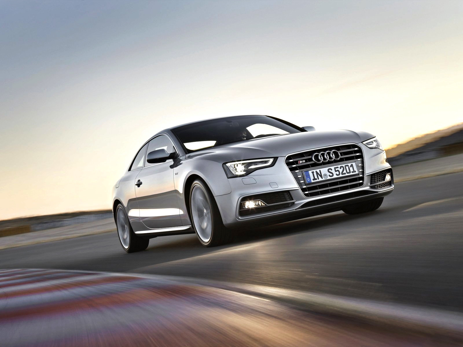 Free download Audi S5 background ID:86216 hd 1600x1200 for desktop