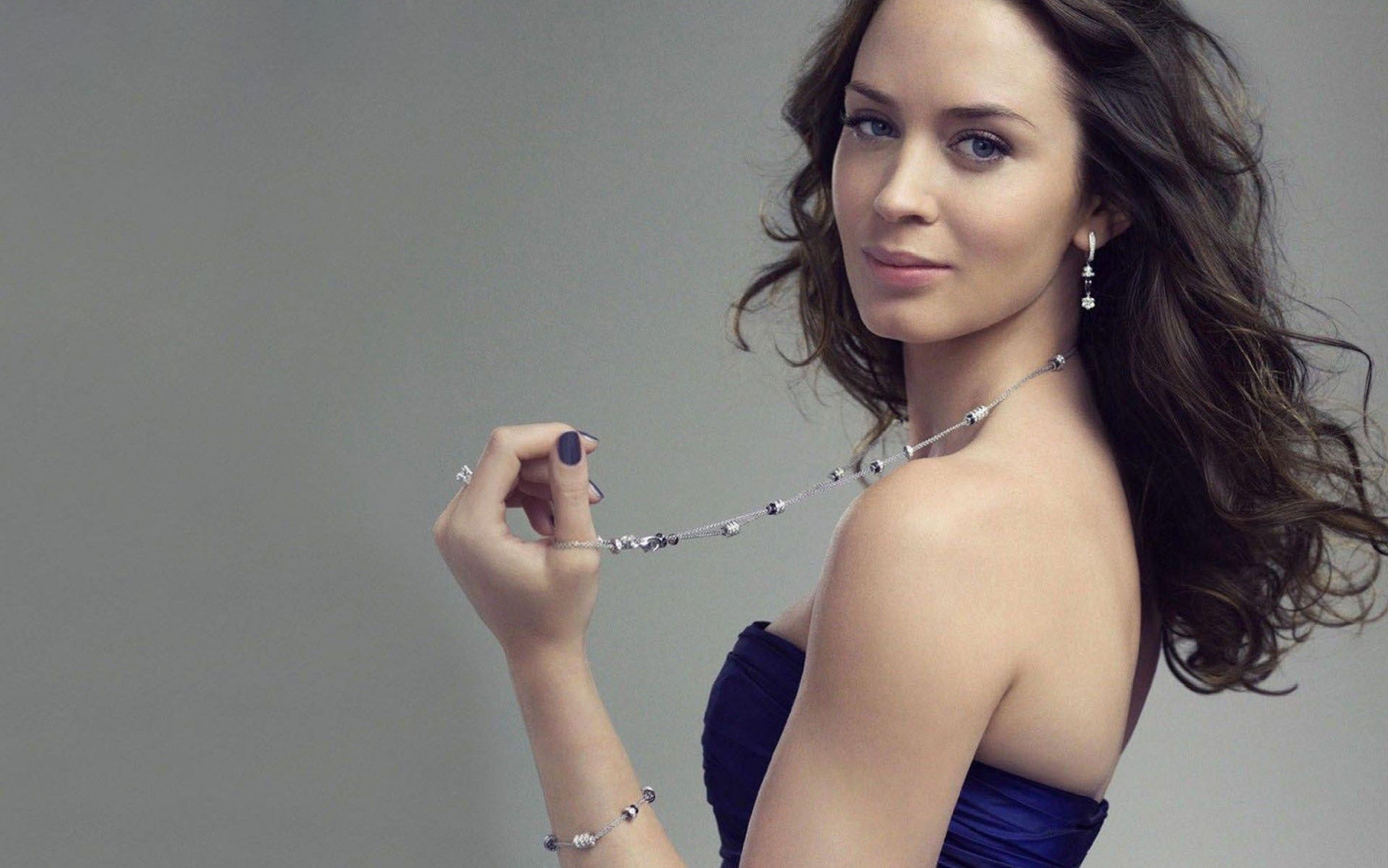 Free Emily Blunt high quality wallpaper ID:148145 for hd 2880x1800 PC