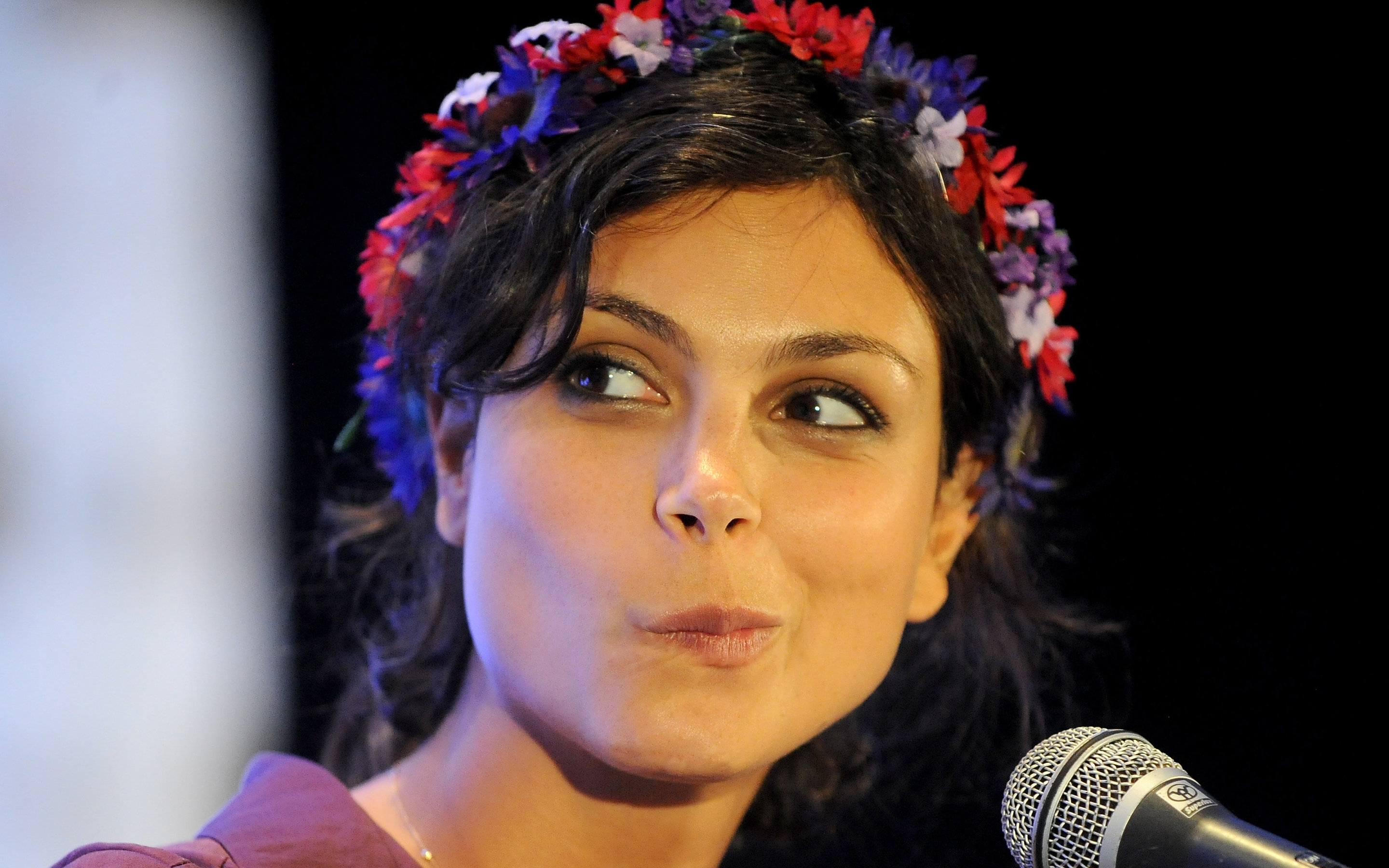 Awesome Morena Baccarin free wallpaper ID:48513 for hd 2880x1800 computer