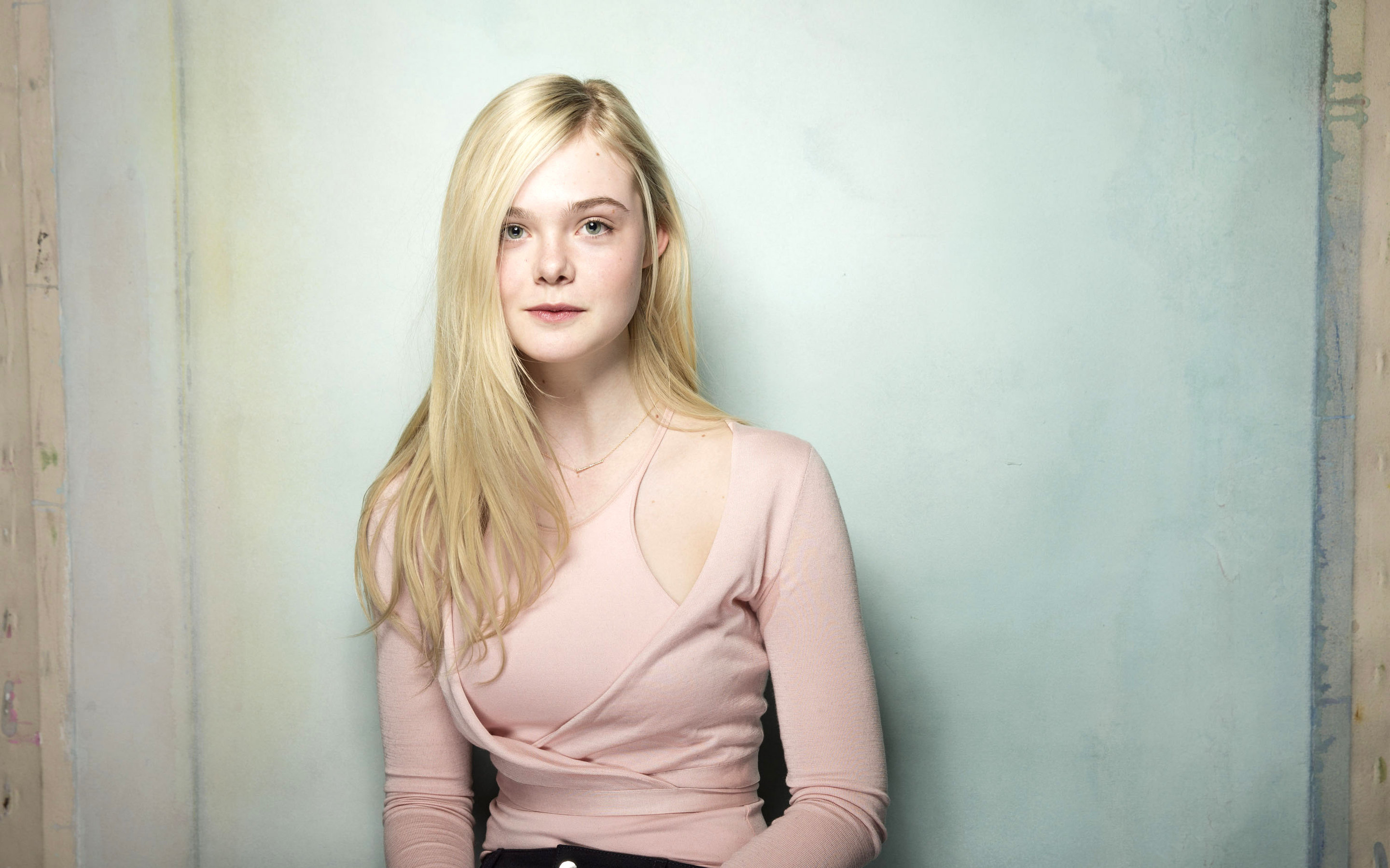 Download hd 2880x1800 Elle Fanning computer background ID:450835 for free