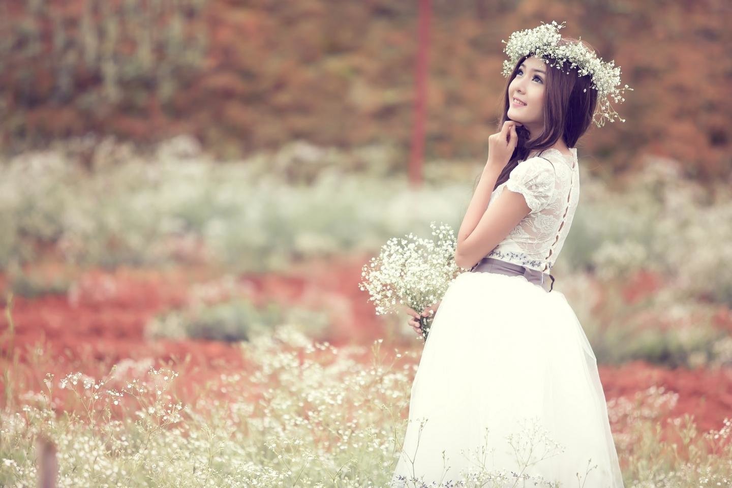Download hd 1440x960 Bride in wedding dress desktop wallpaper ID:465797 for free