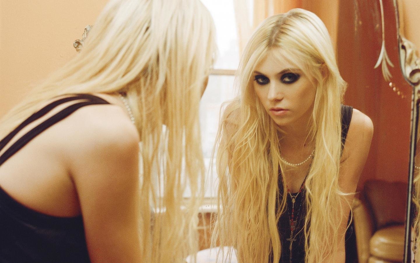 Free Taylor Momsen high quality background ID:244179 for hd 1440x900 desktop