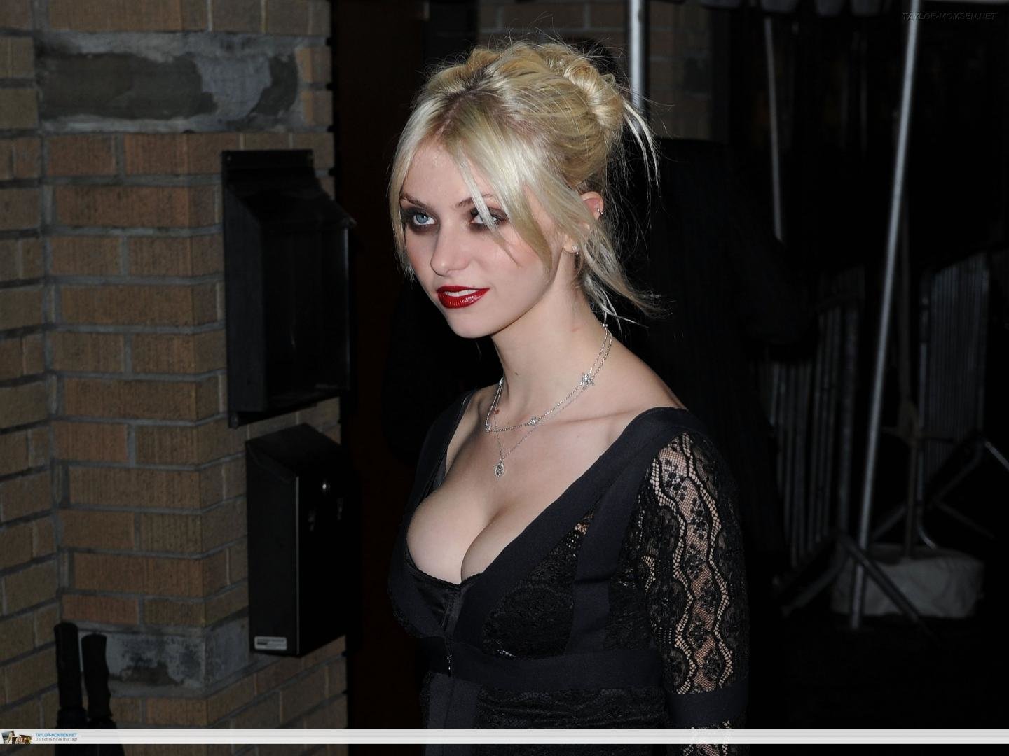 High resolution Taylor Momsen hd 1440x1080 wallpaper ID:244173 for PC