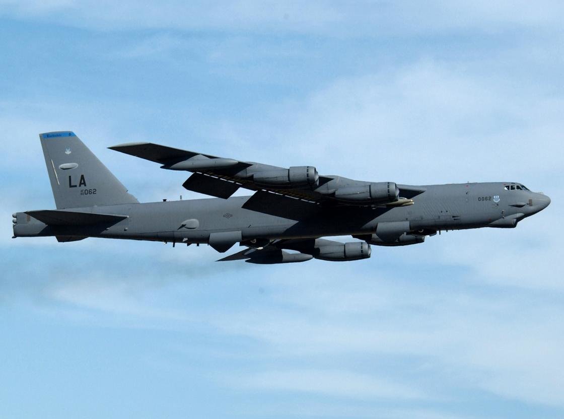 High resolution Boeing B-52 Stratofortress hd 1120x832 wallpaper ID:495756 for computer