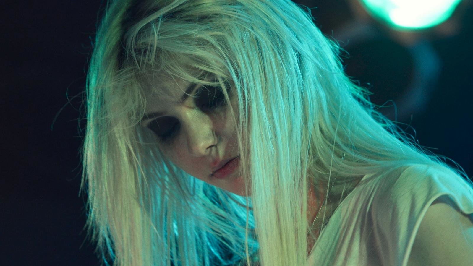 Awesome Taylor Momsen free background ID:244204 for hd 1600x900 computer