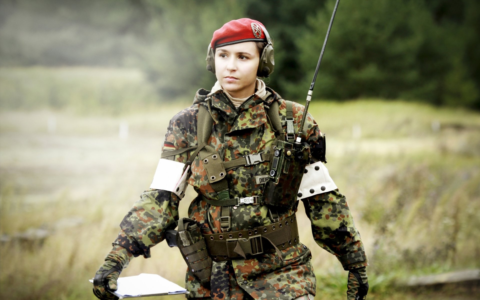 Awesome Military girls free background ID:194092 for hd 1920x1200 PC