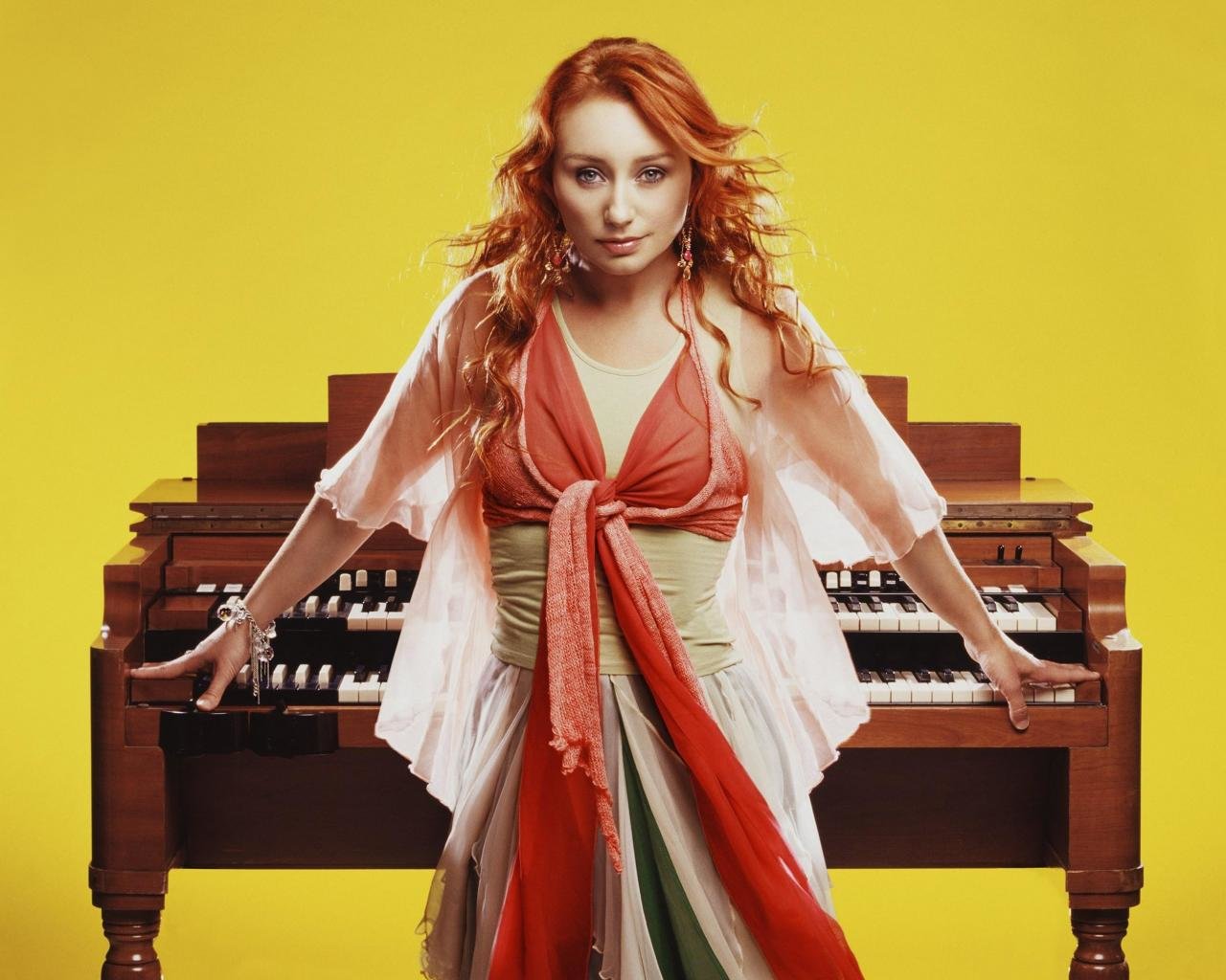 Free download Tori Amos background ID:350492 hd 1280x1024 for computer