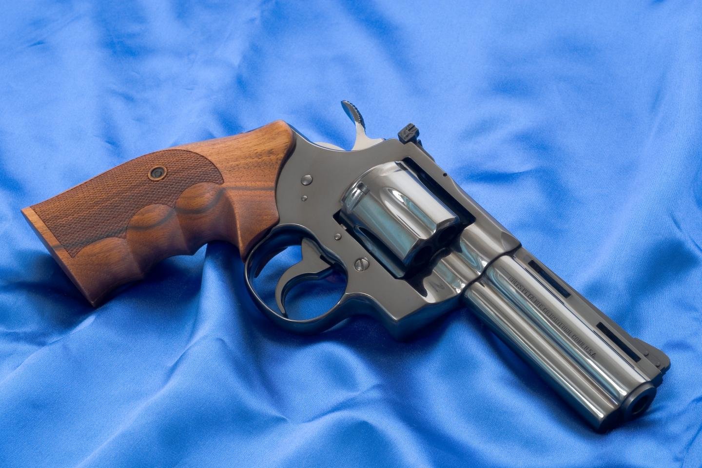 Awesome Colt Revolver free wallpaper ID:144549 for hd 1440x960 computer