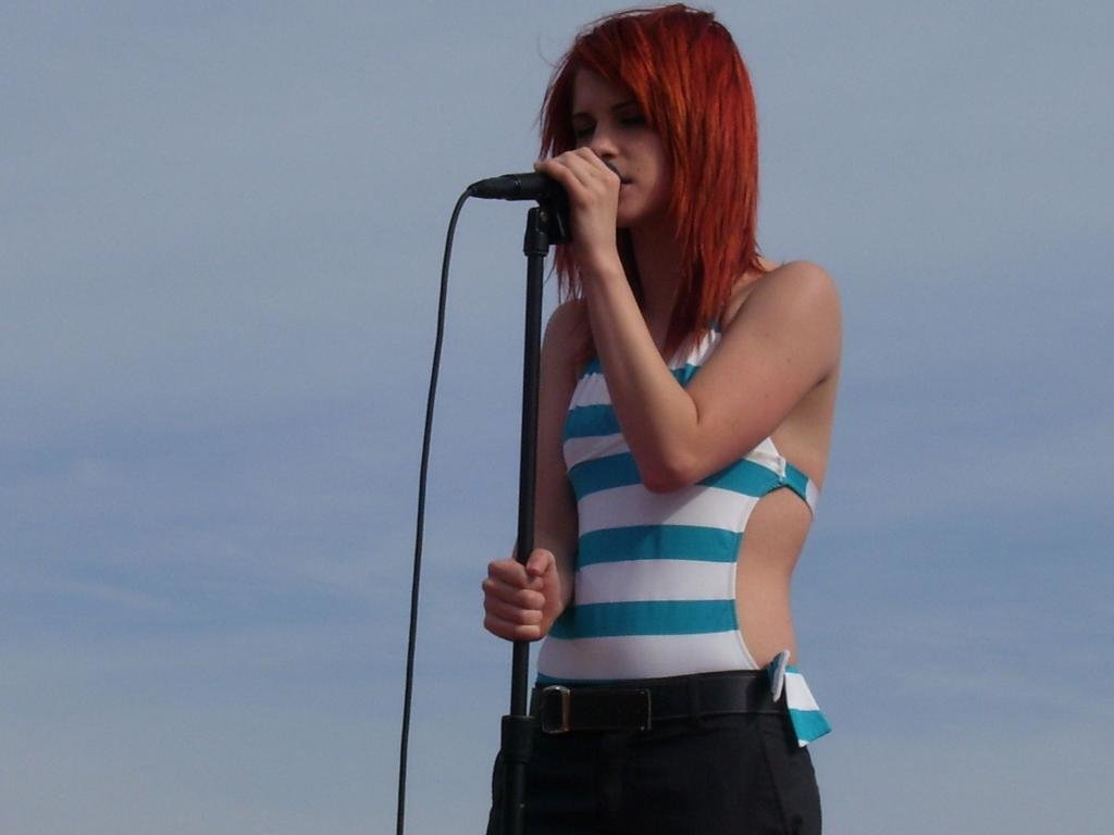 Free download Hayley Williams background ID:59229 hd 1024x768 for PC