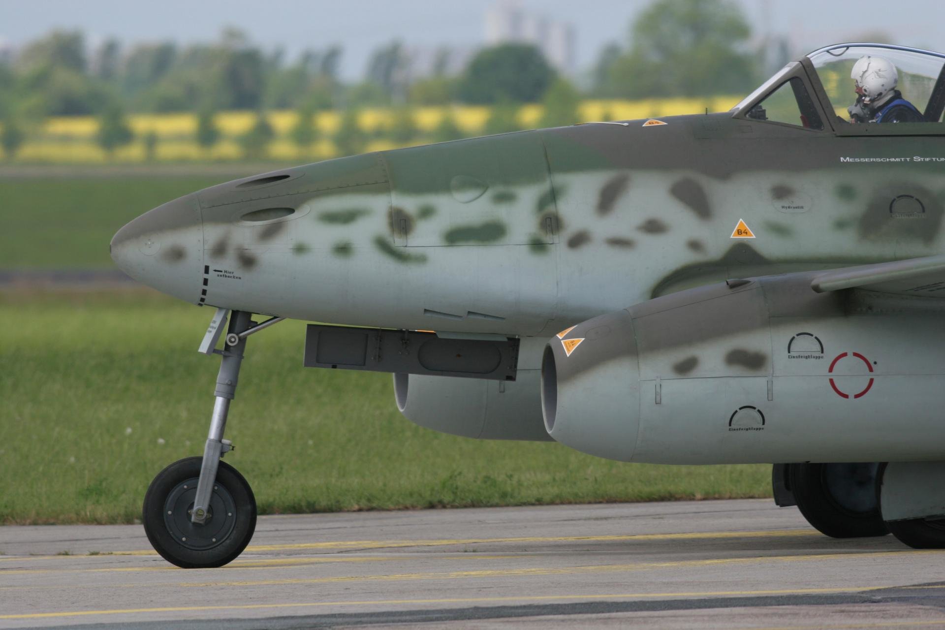 Download hd 1920x1280 Messerschmitt Me 262 desktop wallpaper ID:174821 for free