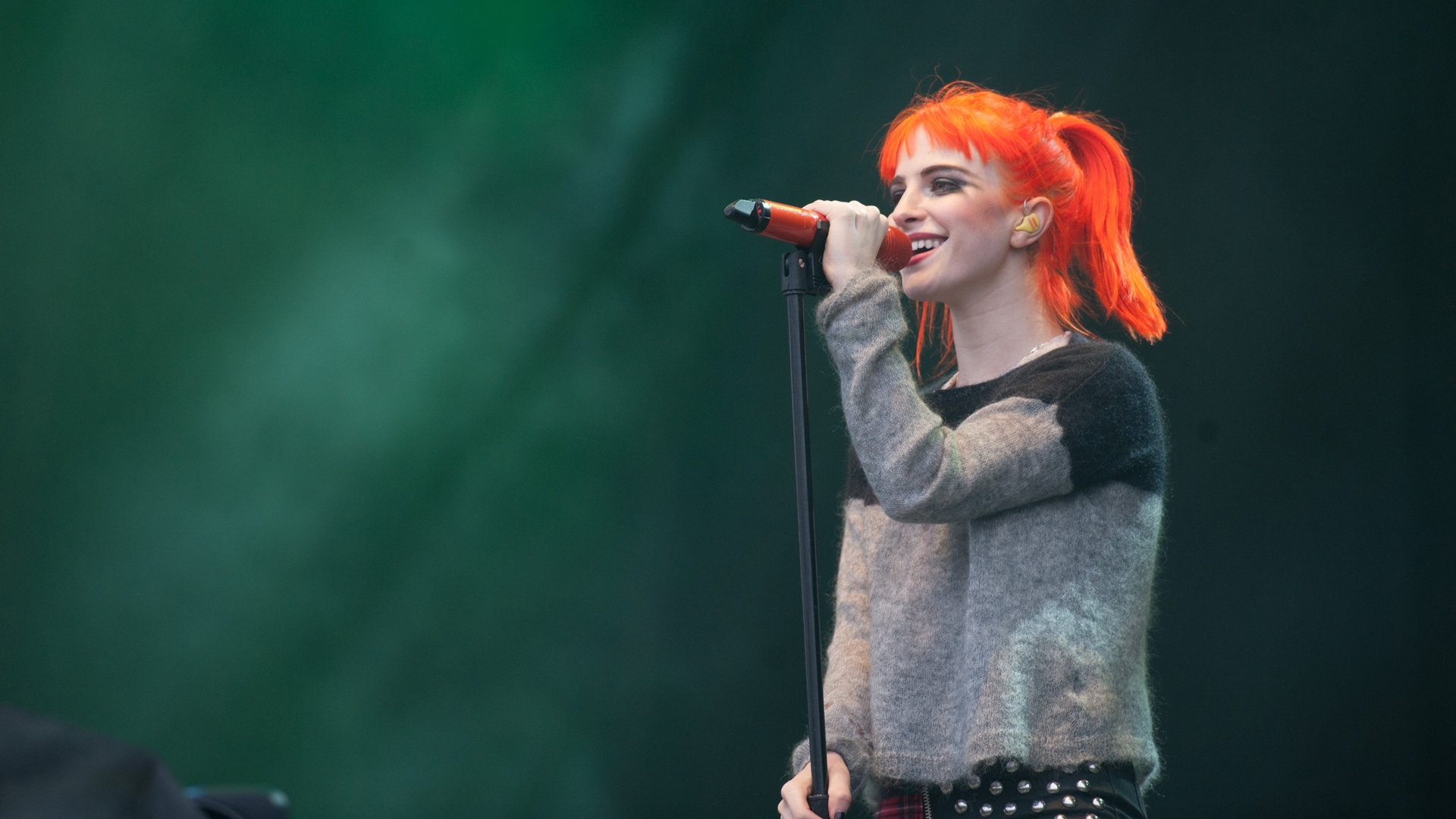 Download full hd Hayley Williams desktop background ID:59310 for free