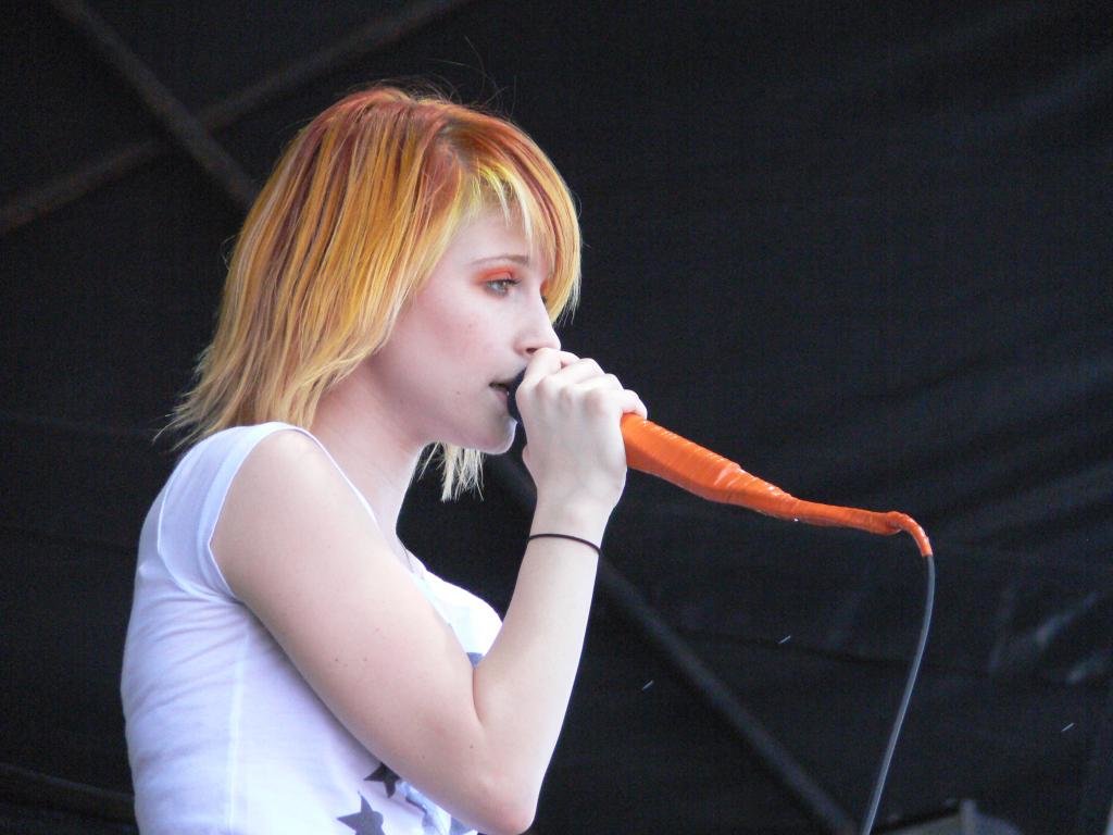 Awesome Hayley Williams free background ID:59240 for hd 1024x768 computer
