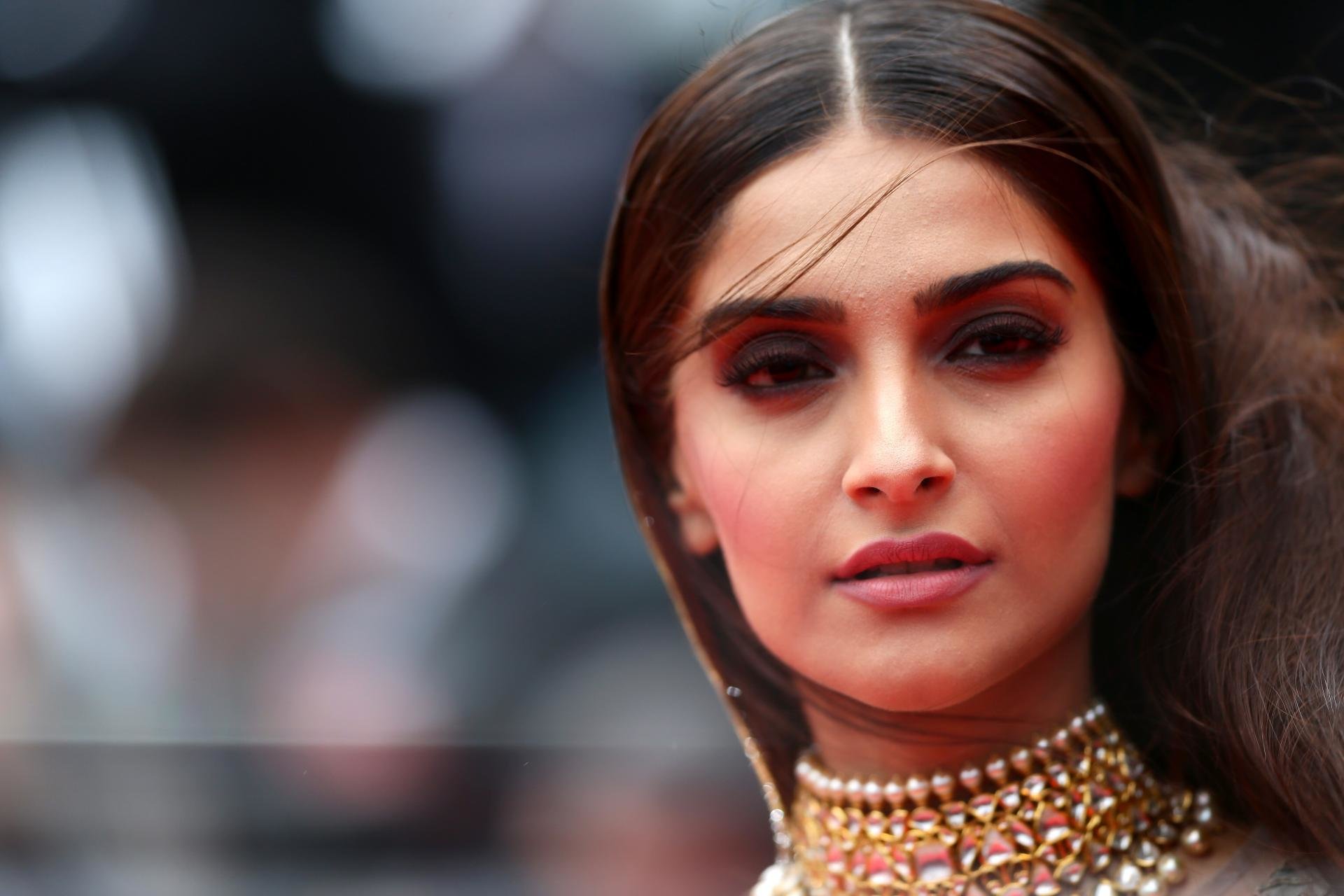 Awesome Sonam Kapoor free background ID:429946 for hd 1920x1280 desktop