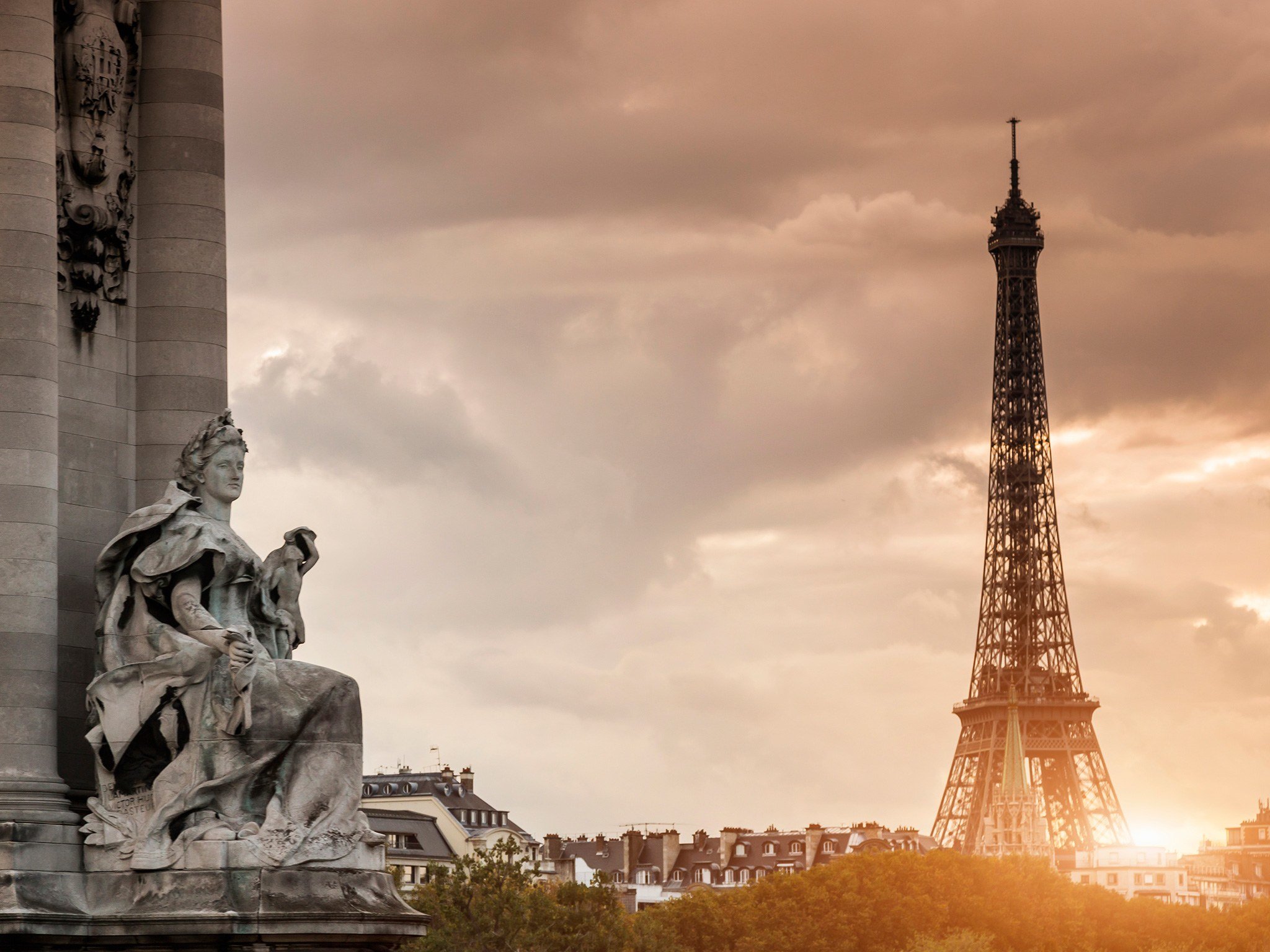 Download hd 2048x1536 Eiffel Tower desktop background ID:477129 for free