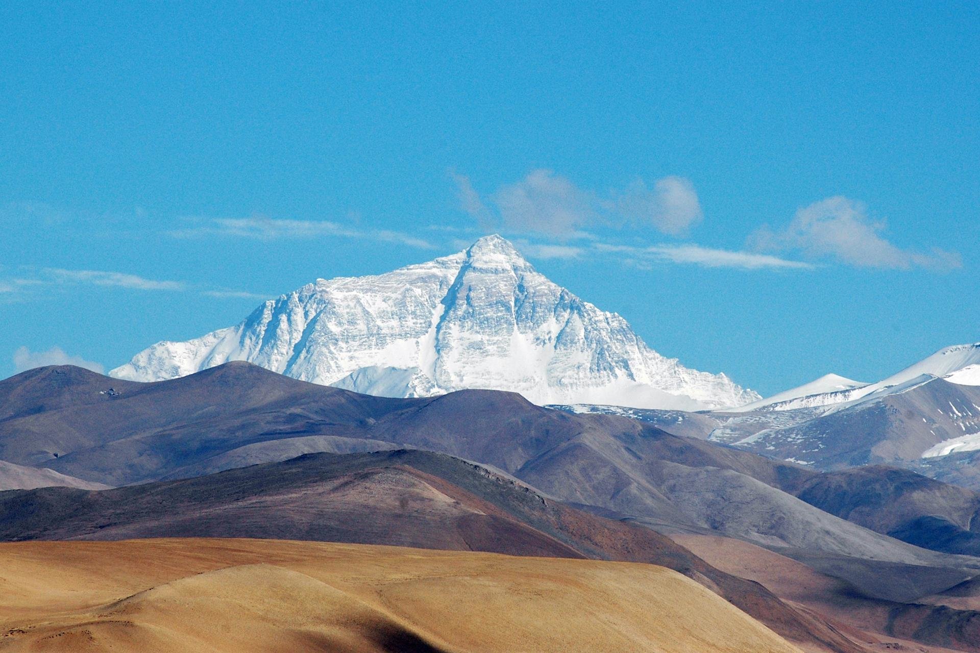 Download hd 1920x1280 Mount Everest desktop wallpaper ID:349358 for free