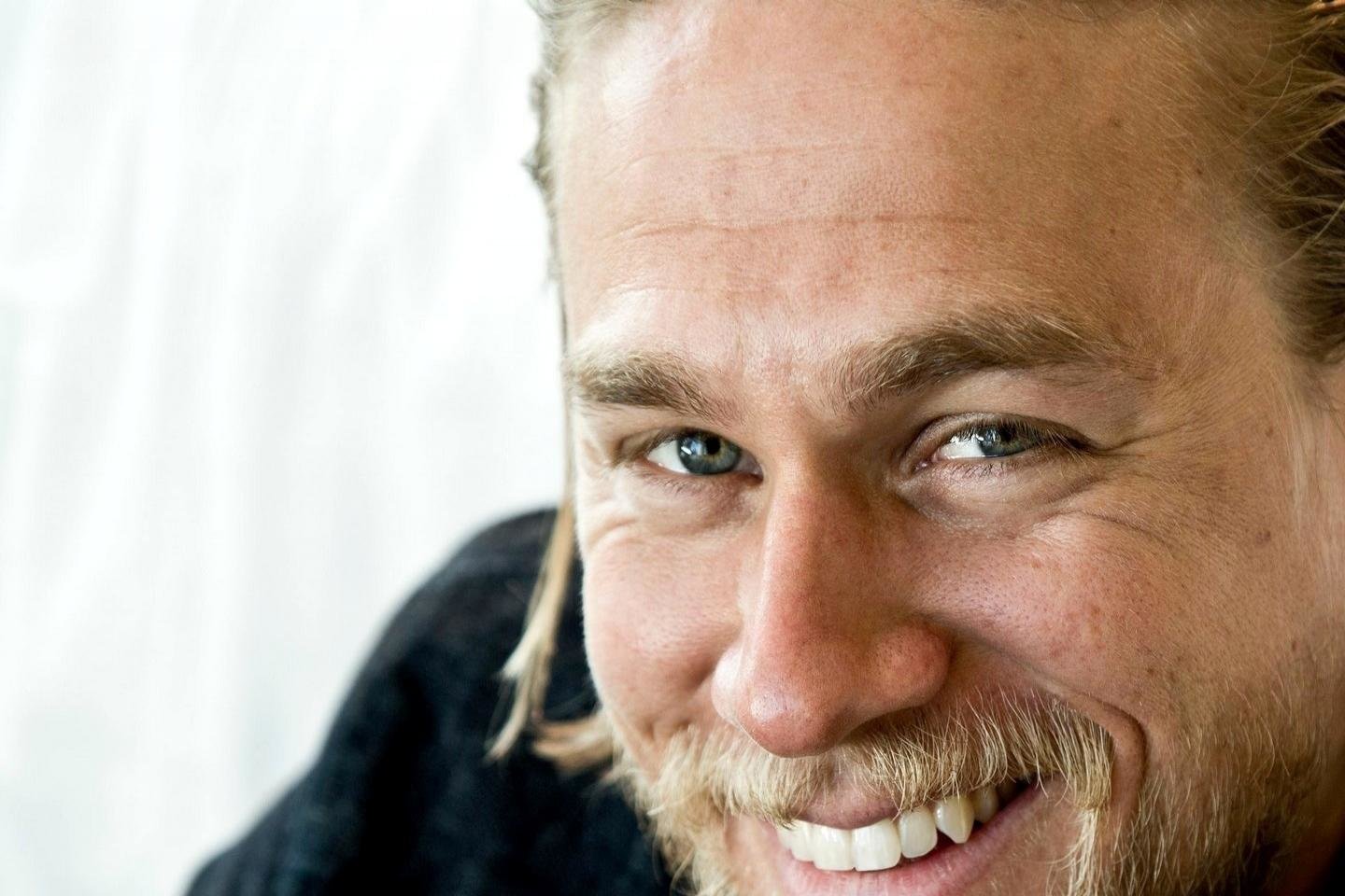 High resolution Charlie Hunnam hd 1440x960 wallpaper ID:110680 for computer